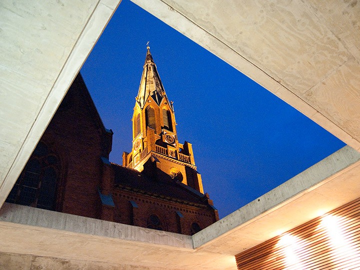 Turm der Paulus, Ansicht aus dem Gemeindehaus